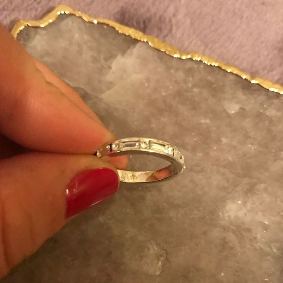 [Banana Republic] Rhinestone Ring - Picture 2 of 3